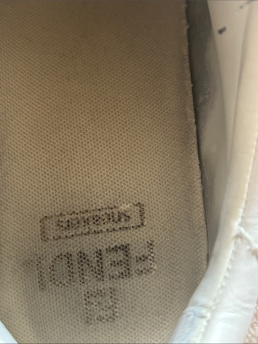 🧡Fendi White /Beige Leather Low-Top Sneaker with Tan Sole Accents - Picture 4 of 7